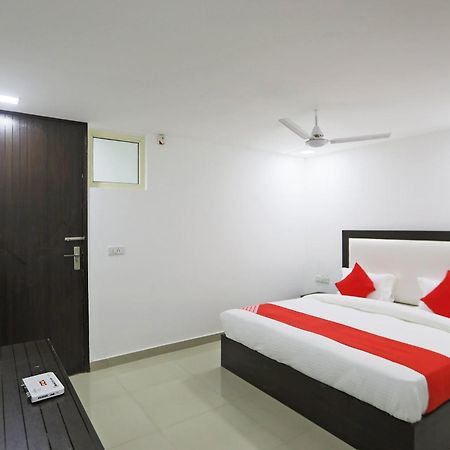 Townhouse South Lawn Hotel Ню Делхи Екстериор снимка