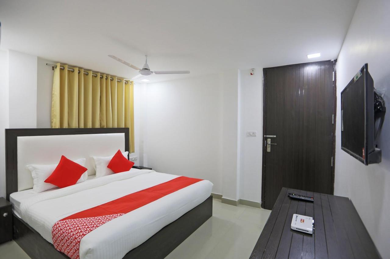 Townhouse South Lawn Hotel Ню Делхи Екстериор снимка