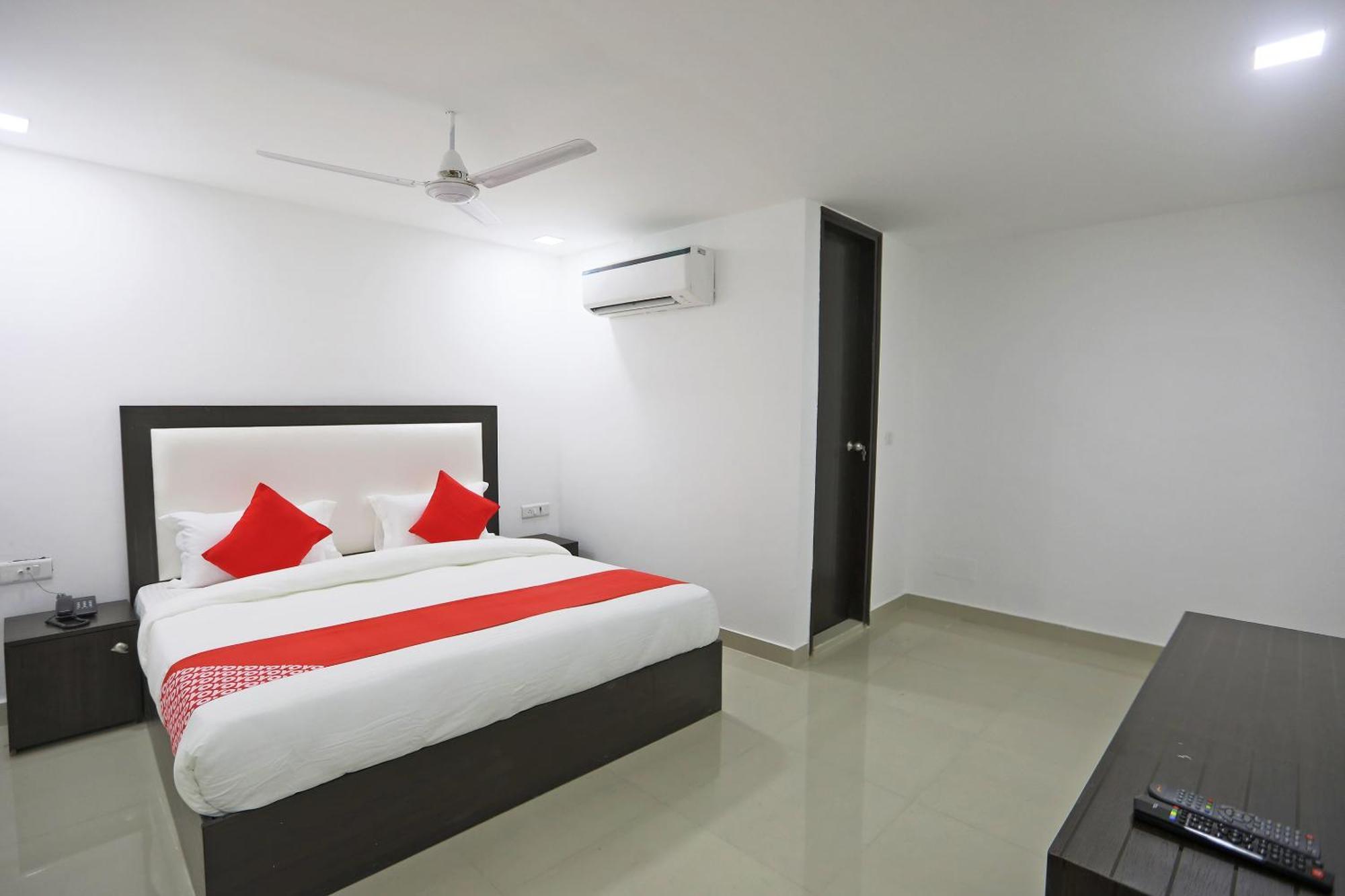 Townhouse South Lawn Hotel Ню Делхи Екстериор снимка