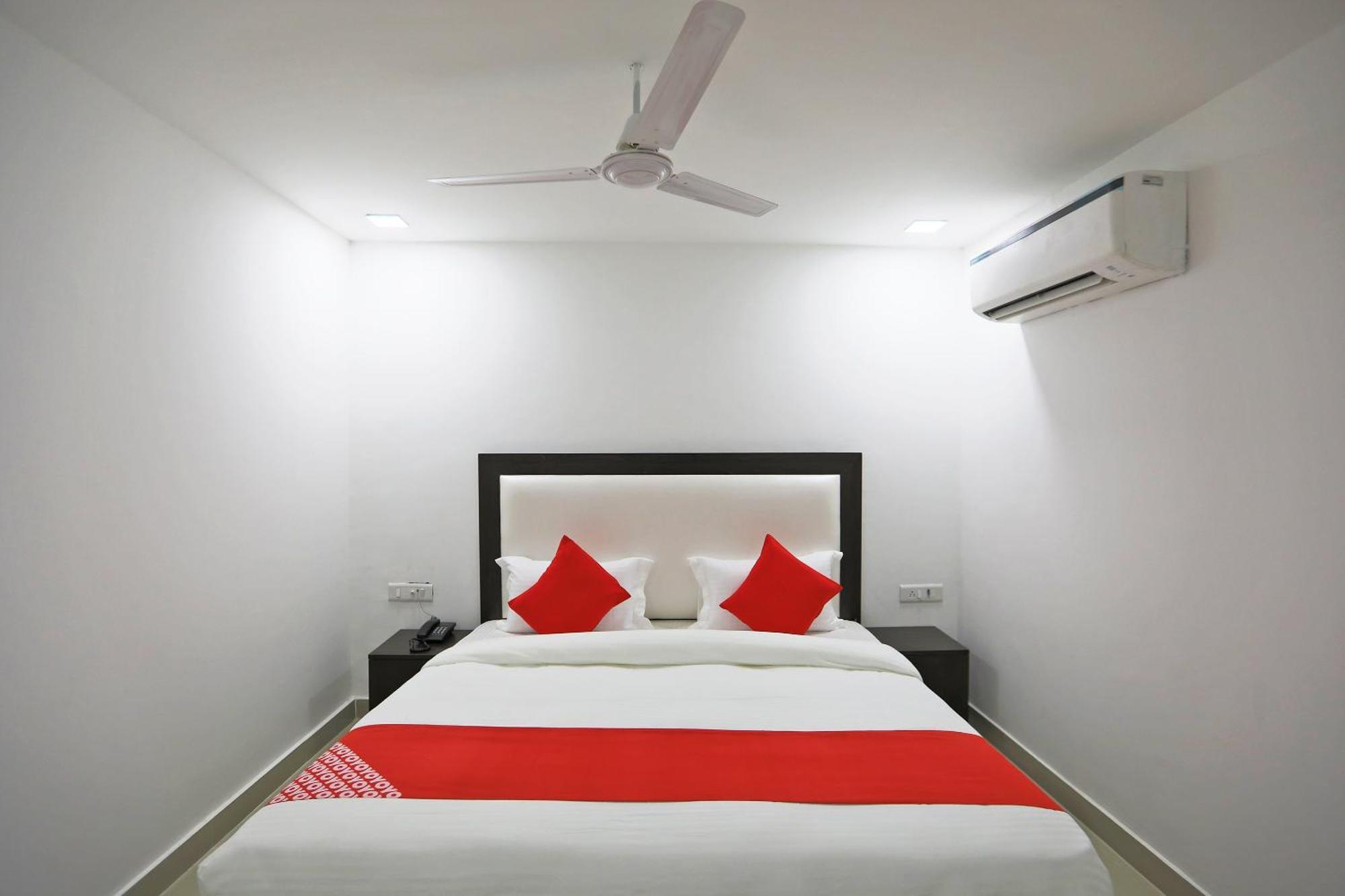 Townhouse South Lawn Hotel Ню Делхи Екстериор снимка