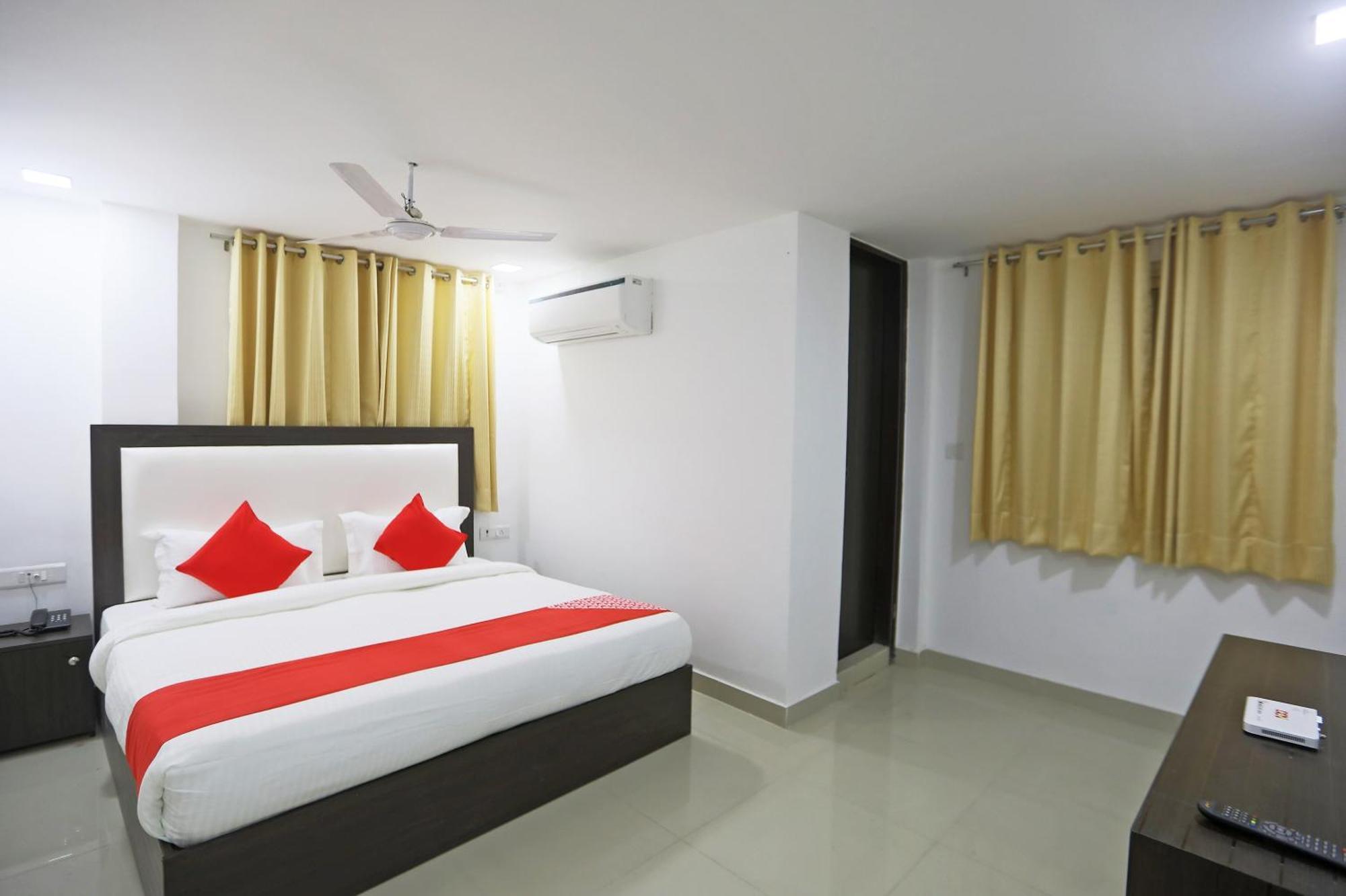 Townhouse South Lawn Hotel Ню Делхи Екстериор снимка