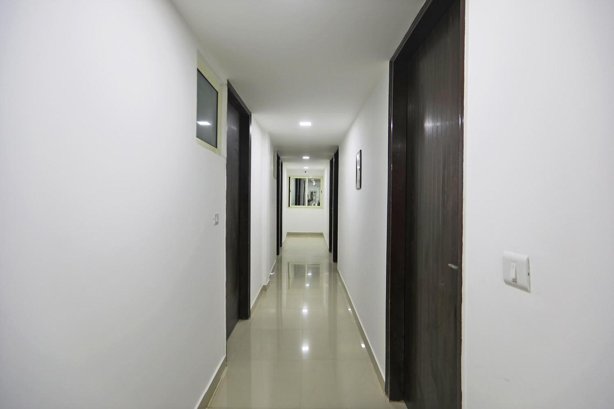 Townhouse South Lawn Hotel Ню Делхи Екстериор снимка