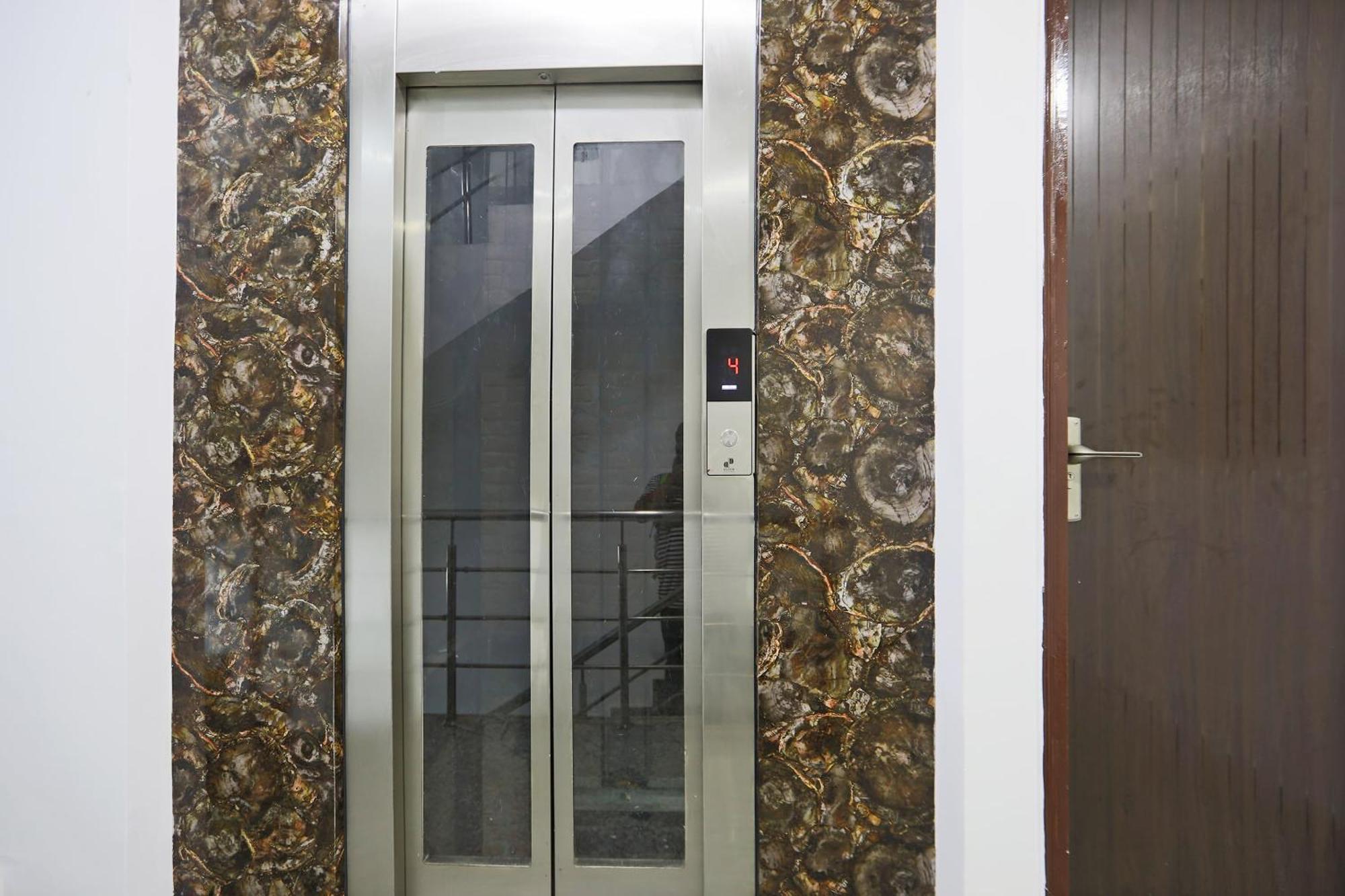 Townhouse South Lawn Hotel Ню Делхи Екстериор снимка